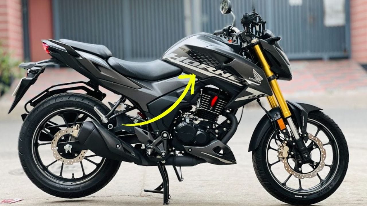 Honda Hornet 2.0 एक स्टाइलिश और पावरफुल स्पोर्ट्स बाइक है, जो दमदार इंजन, शानदार माइलेज और बेहतरीन हैंडलिंग के साथ आती है। जानिए इसकी कीमत, फीचर्स और परफॉर्मेंस के बारे में।