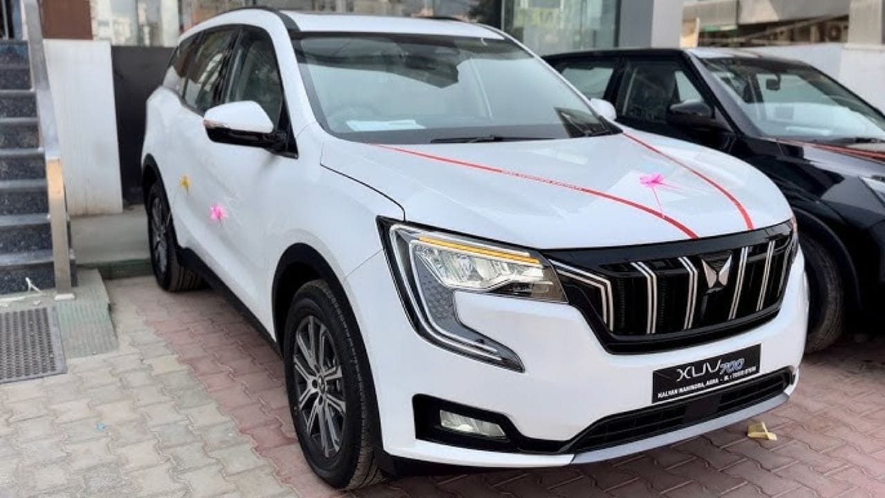 Mahindra XUV700 Car Mahindra XUV700 SUV