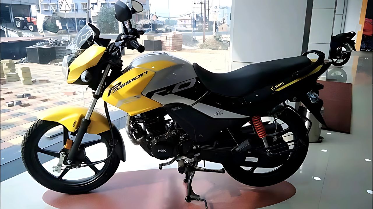 Hero ने भारत में नई Passion Pro 2025 लॉन्च कर दी है। जानिए इसके नए लुक, दमदार इंजन, एडवांस फीचर्स, माइलेज और कीमत की पूरी जानकारी।