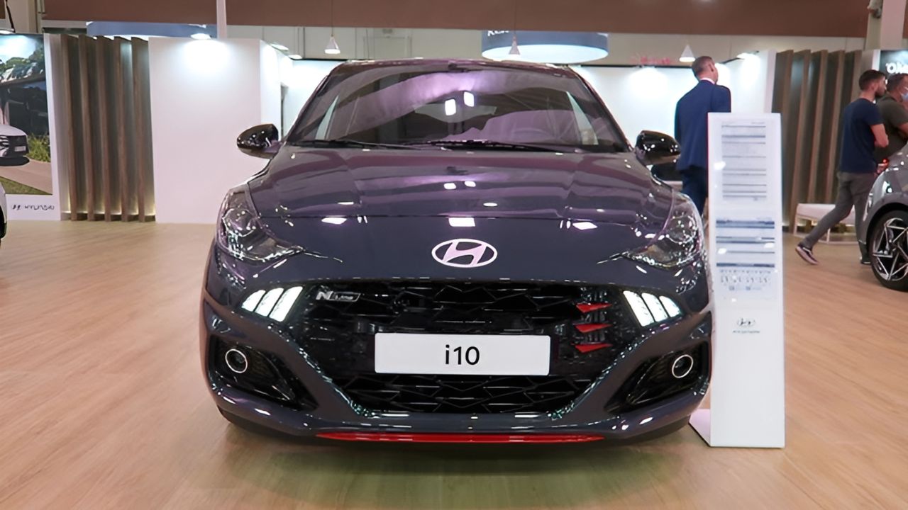 Hyundai Grand i10 2025 का नया avatar launch हो चुका है। जानिए design, interiors, engine, mileage, safety और price details इस detailed review में।